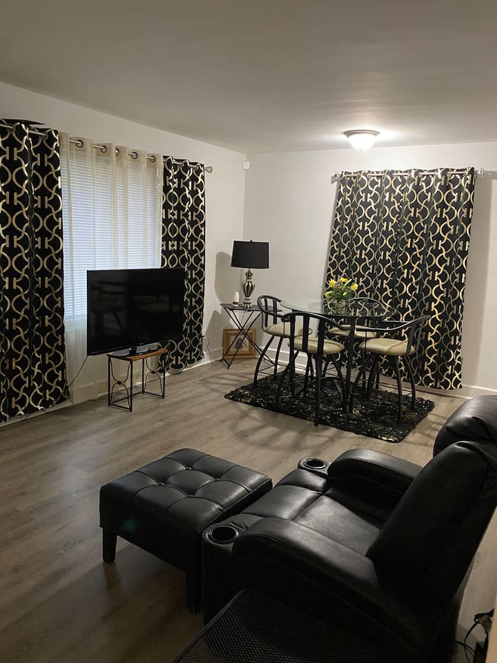 Cozy 3-bedroom Home - Minutes To Downtown Richmond - Richmond, VA