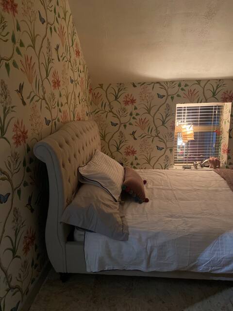 Cheerful & Quirky townhouse in a great location.