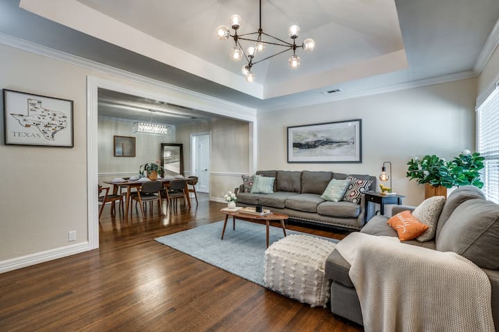 Game Room, hot tub near Bishop Arts & DT Dallas.