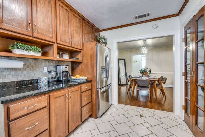 Game Room, hot tub near Bishop Arts & DT Dallas. gallery image 4