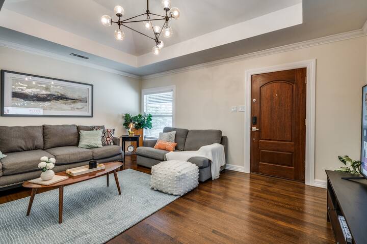 Game Room, hot tub near Bishop Arts & DT Dallas. gallery image 2