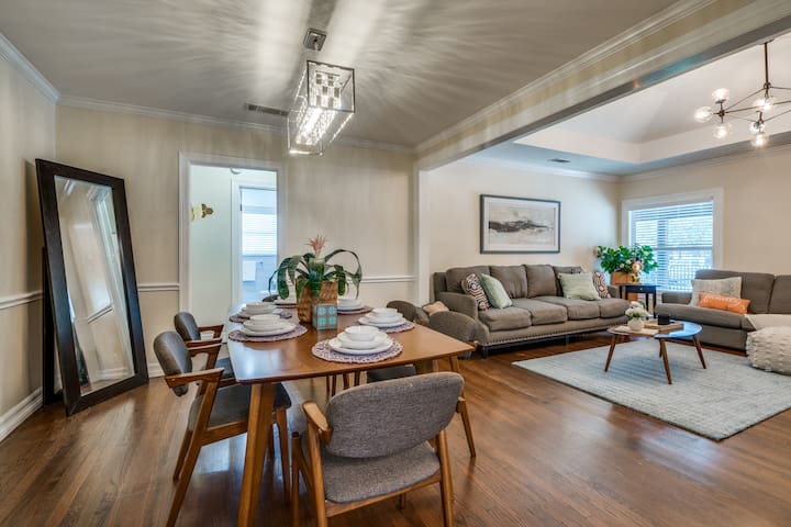 Game Room, hot tub near Bishop Arts & DT Dallas. gallery image 5