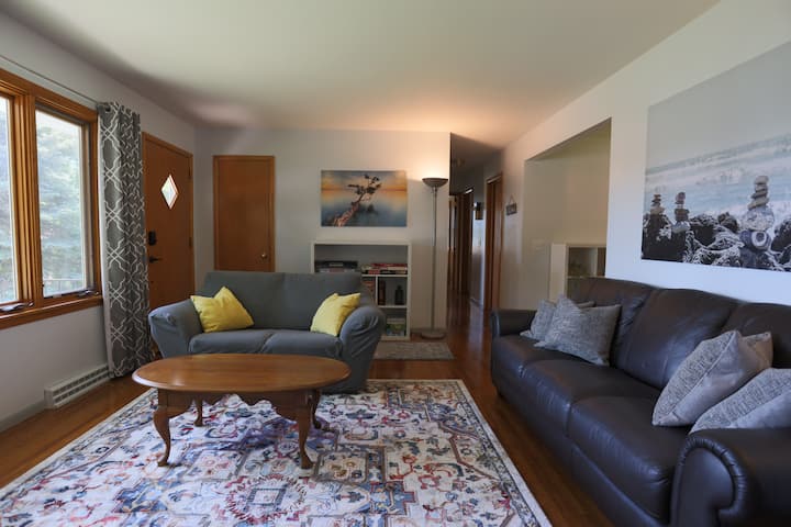 Cheerful 4 Br House Six Blocks To Lakefront - Buffalo, MN