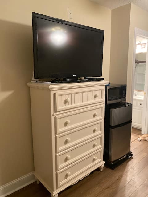 Top performing Airbnb: Adorable private one bedroom lockout in Carolina Shores