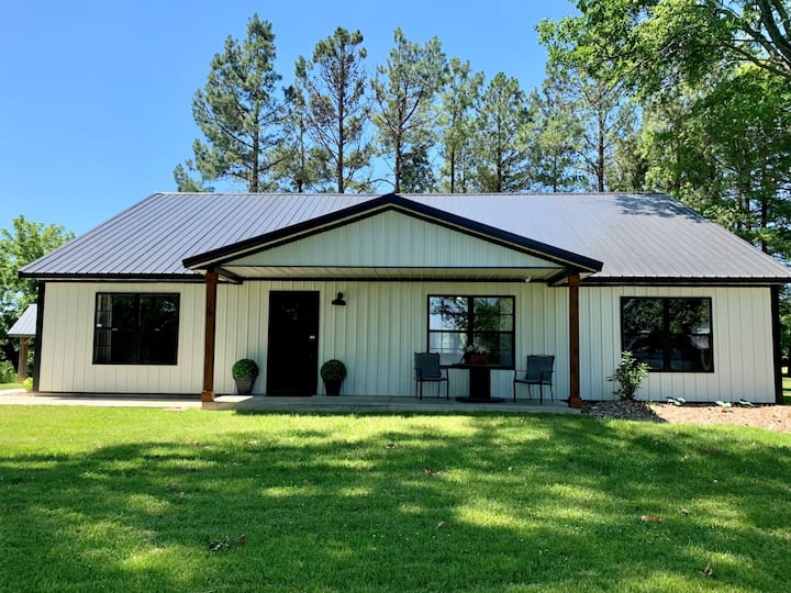 Wine Tour Getaway Cabins for Rent in Makanda, Illinois, United States