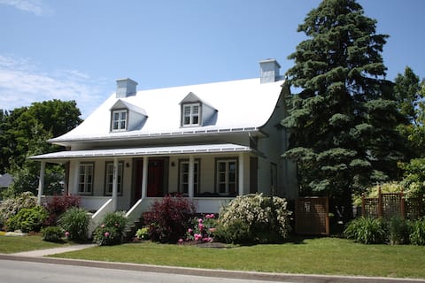 "Chez Bouquet" A beautiful ancestral.