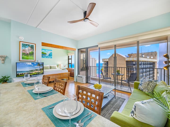 Penthouse With Ocean View Near Waikiki Beach