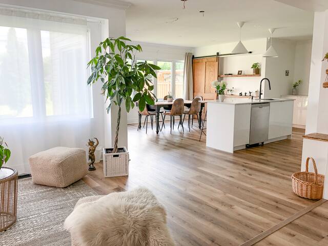 Spacious Detached House close to Downtown and Lake gallery image 5