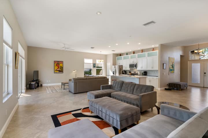 Quiet Lakeside Retreat - Your Home Away From Home - Ellenton, FL
