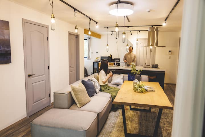 [Sala de estar] Un espacio tranquilo con una combinación de colores blancos.