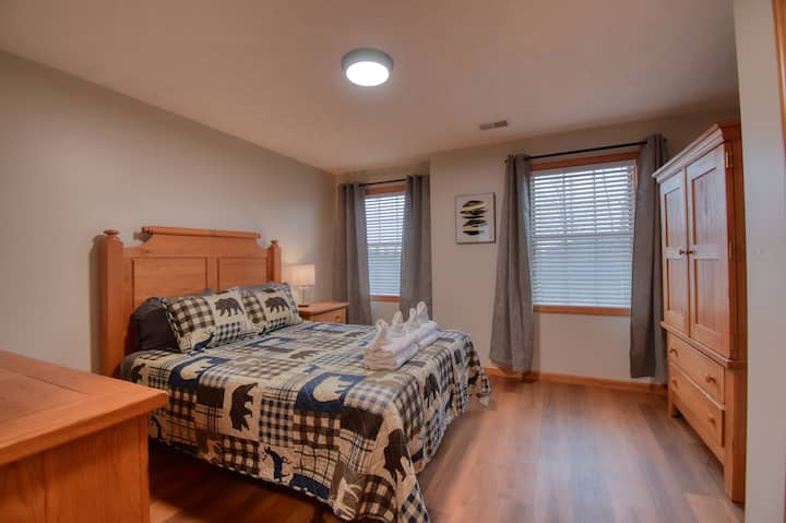 Chumba cha kulala cha Master na TV janja.