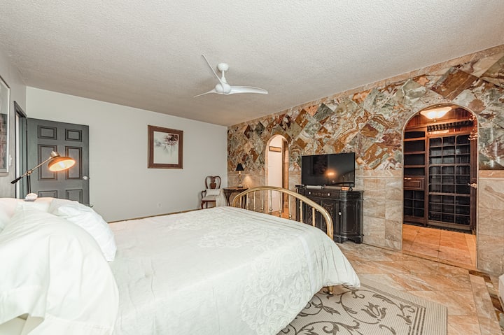 Главна спална соба, брачен кревет (широк 180-220