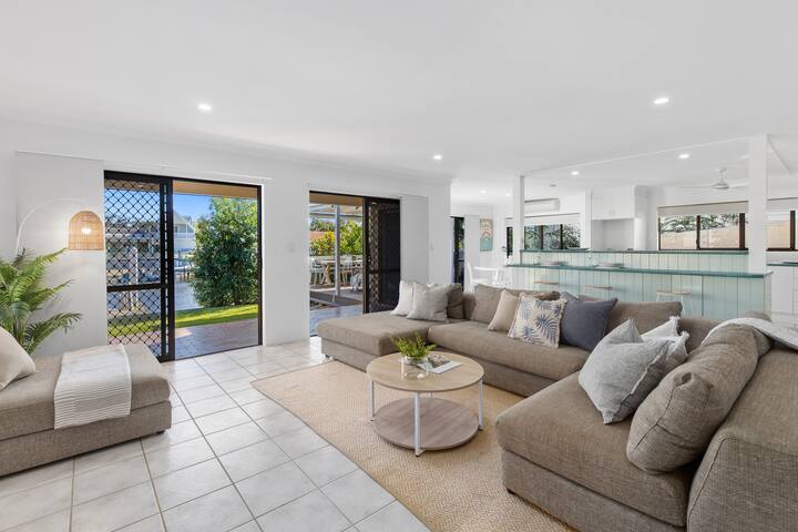 Noosa Riverfront Splendour: Ideal for Families gallery image 5