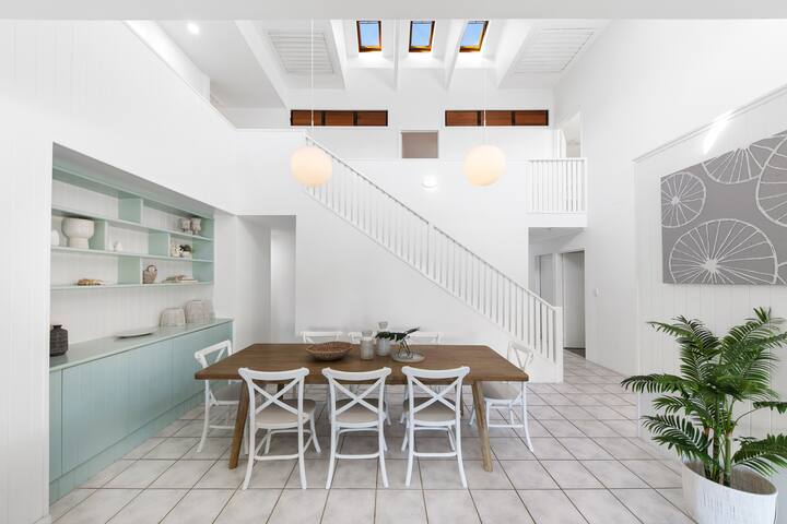 Noosa Riverfront Splendour: Ideal for Families gallery image 4