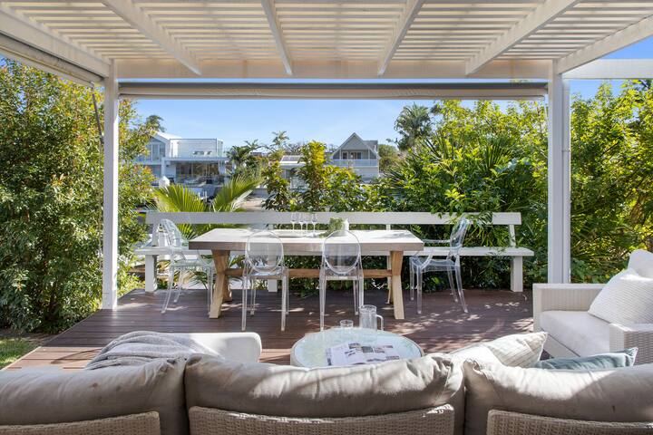 Noosa Riverfront Splendour: Ideal for Families gallery image 2
