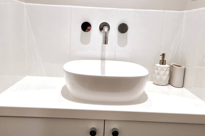 Spacious Modern Apartment – St Kilda East gallery image 4