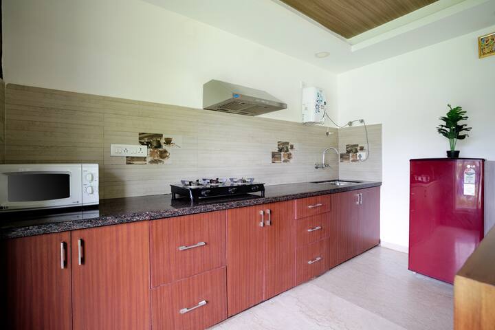 Full kitchen image 1