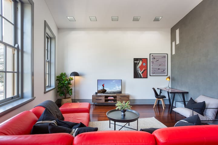 Spacious Harbourfront 3 bed 2 bath opp Wharf-views