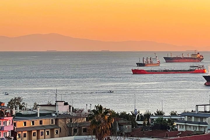 Family friendly 2 BR 1 BTH apartment w/ sea views.