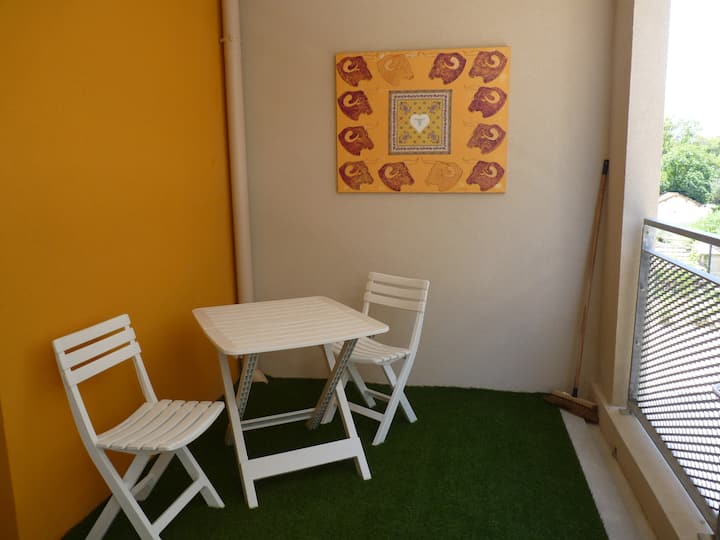 Coquet  Studio Neuf  Avec Terrasse Et Parking - Arles