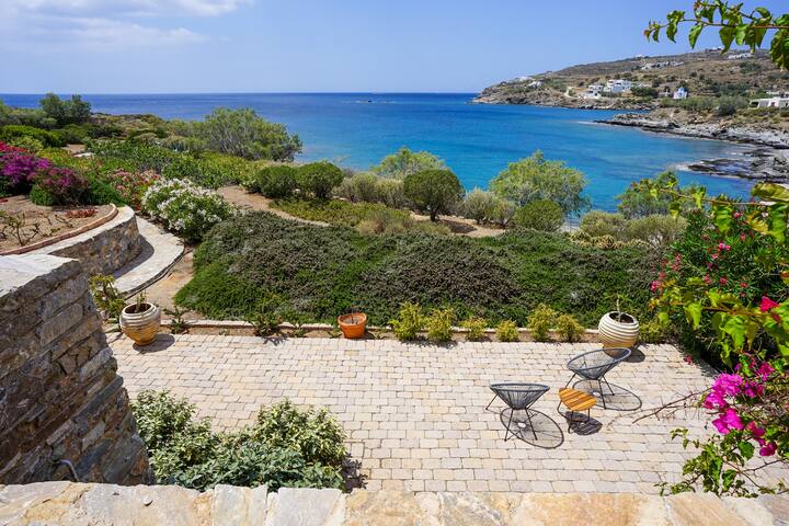 Exquisite beachfront mansion, 7 bedrooms- Syros gallery image 3