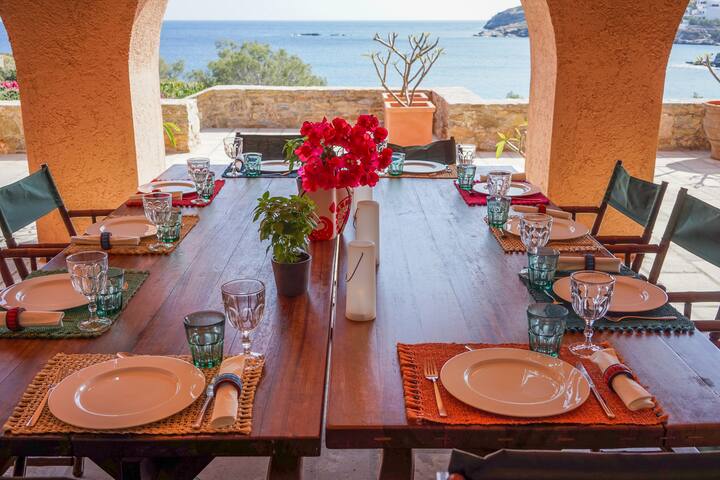 Exquisite beachfront mansion, 7 bedrooms- Syros gallery image 2