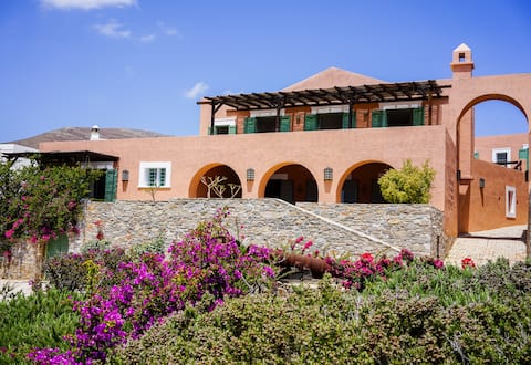 Exquisite beachfront mansion, 5 bedrooms- Syros