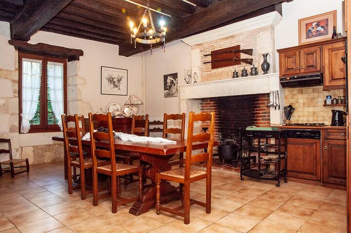 Jolie Maison En Périgord Vert Au Bord De La Dronne - Nontron