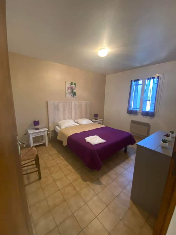 Balazuc Ardèche Holiday apartment
قرية فريجو مع حمام سباحة 