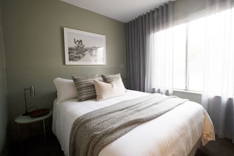 Central Apartment, Zoo Abode