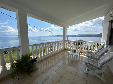 Home with sea view in Pirgadikia