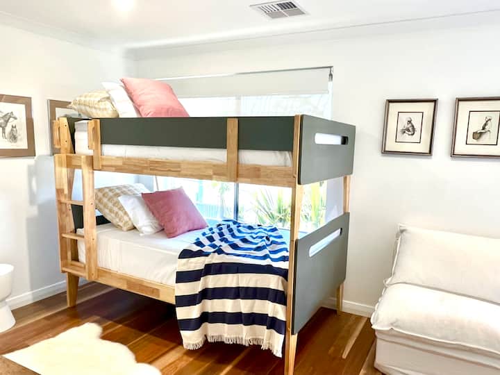 Poschodová posteľ / 2 jednolôžkové spálne na poschodí