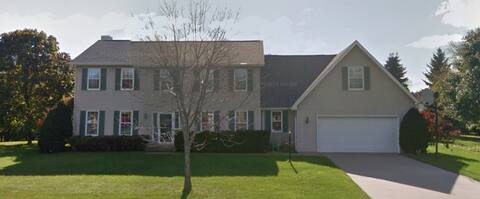 Sleeps 11, 3 Full Bath, Huge Yard, 15 mi from EAA