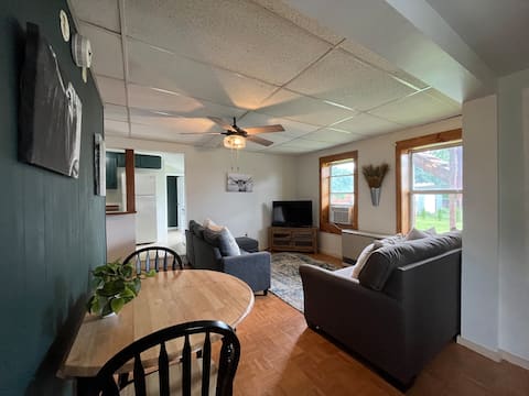 Sharp and elegant two bedroom next to Lake Ontario