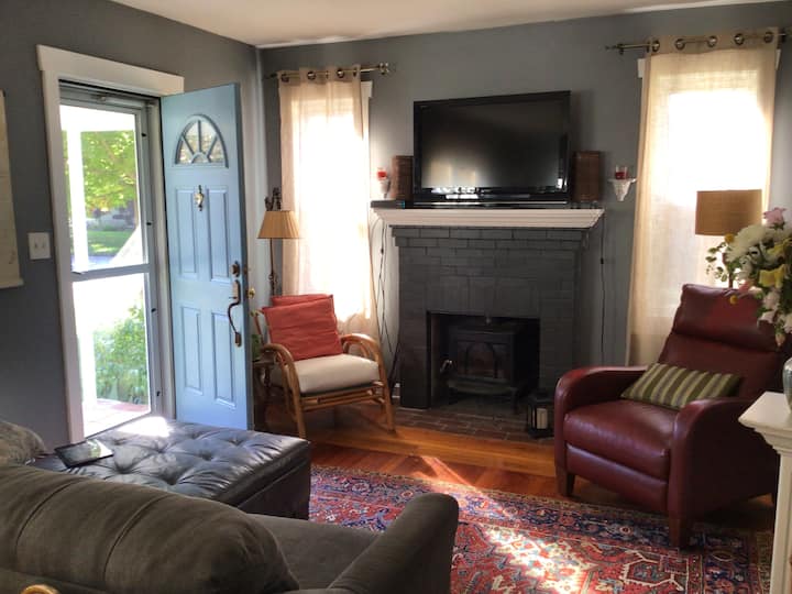 Cozy Cottage In Tiverton Near Sakonnet River - Fall River, MA