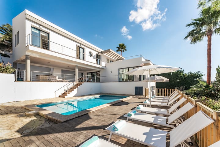 Villa con piscina y vistas en Son Bou, Menorca gallery image 2