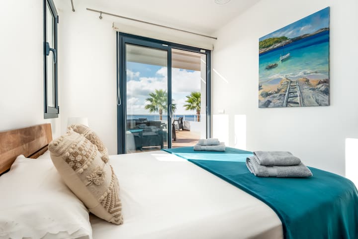 Villa con piscina y vistas en Son Bou, Menorca gallery image 5