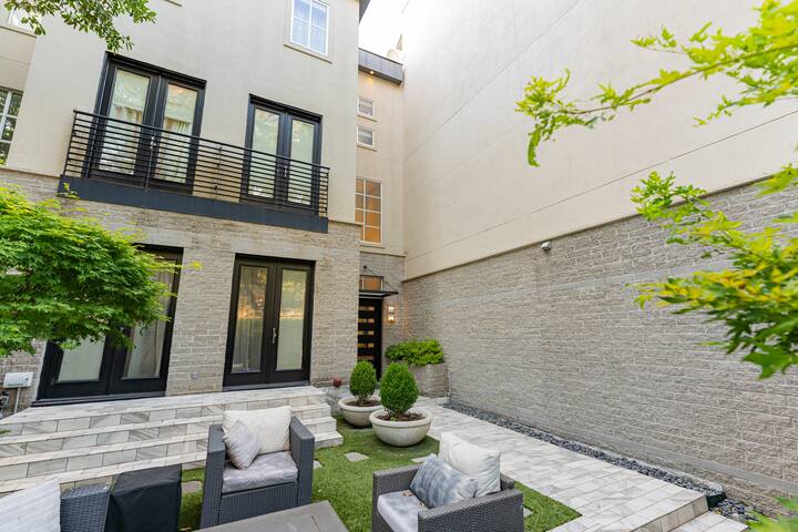 Dallas Luxury home w/hot tub/rooftop patio/ more gallery image 3