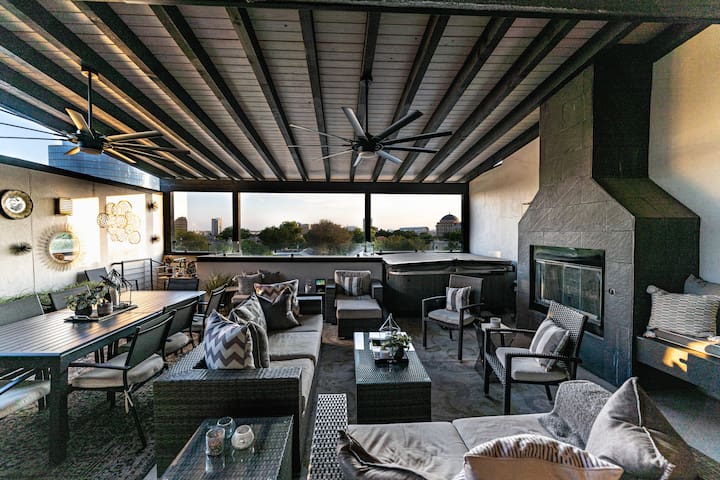 Dallas Luxury home w/hot tub/rooftop patio/ more