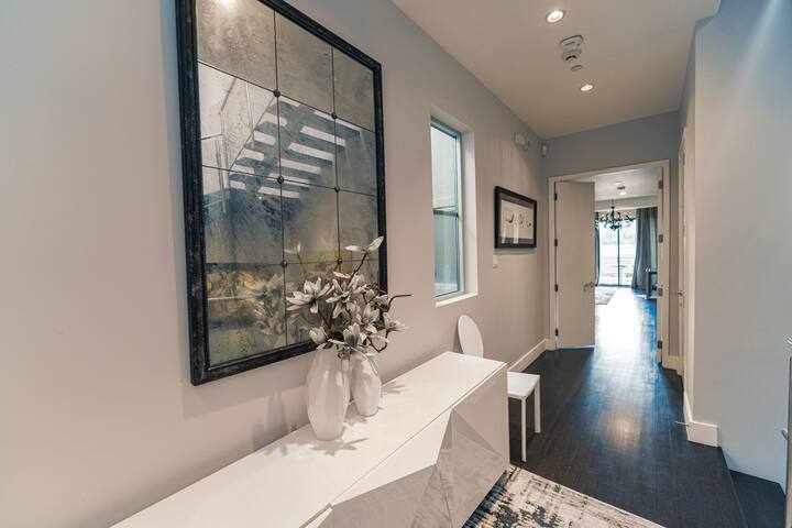 Dallas Luxury home w/hot tub/rooftop patio/ more gallery image 5