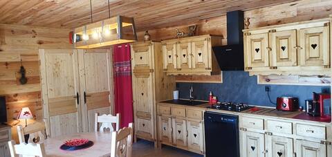 Chez LAVALOU 4* cozy wooden gîte