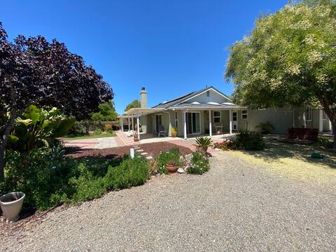 Beach, Wine Country, & Golf adjacent home for 8