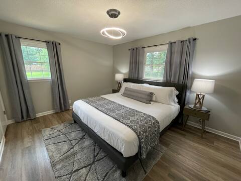 *Modern Home Close To Everything Murfreesboro*