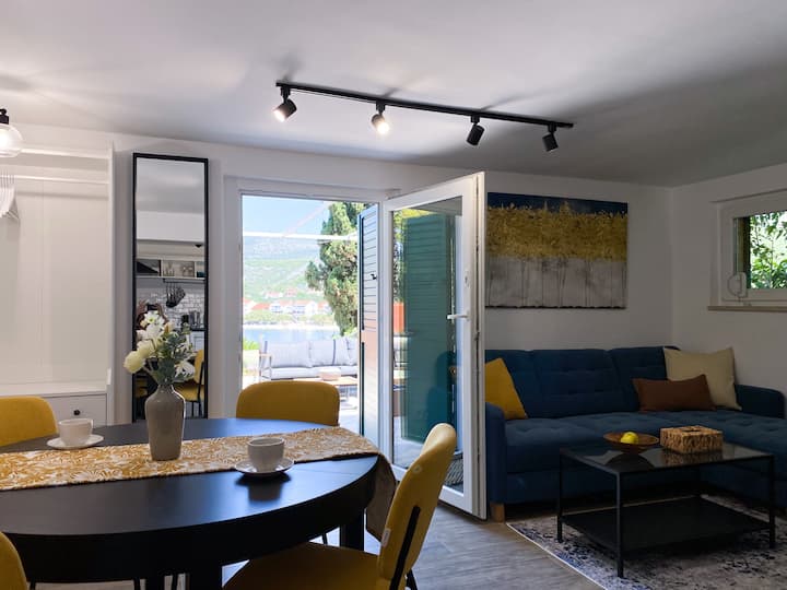 Cosy Apartment With A Sea View - Seget Vranjica