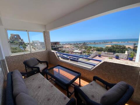 Beautiful apartment with sea views.