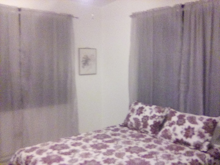 Extra foto van de 2e slaapkamer: Wanneer ramen aan beide kanten worden geopend, circuleert er een continue bries door de hele kamer.