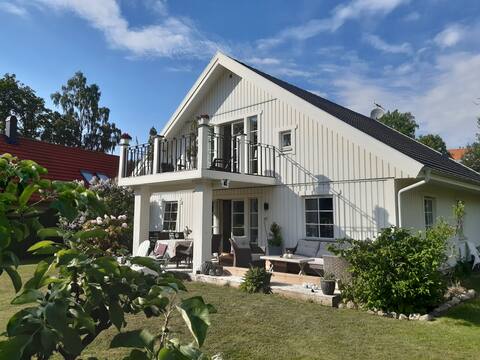 Lovely villa with large garden near Hovåsbadet Gbg