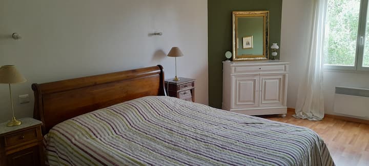 Slaapkamer met 2 pers bed 160 cm