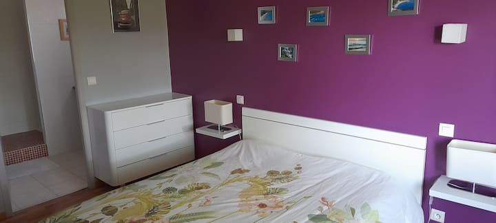 Master suite Slaapkamer tweepersoonsbed 140 cm kleedkamer en doucheruimte