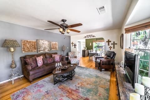 Top Airbnb: Walk to Tasting Rooms | Prime Location + Firepit in El Paso De Robles (Paso Robles)